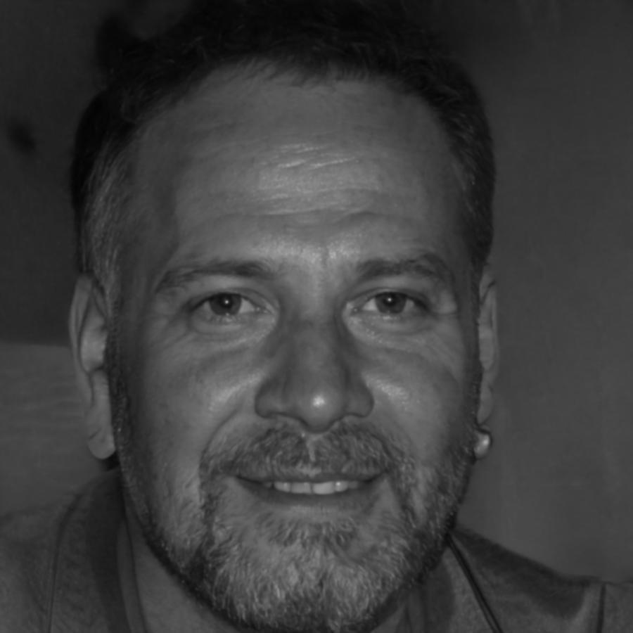 Carlos Mendoza, estudiante